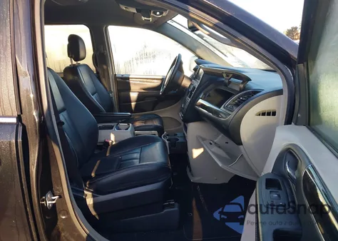 2016 Chrysler Town & Country Touring z USA, uszkodzony, nr VIN 2C4RC1BG5GR165332